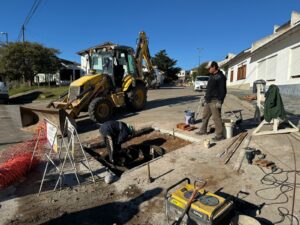 REPARACION DE PAVIMENTO Y CLOACAS EN BARRIO APINTA