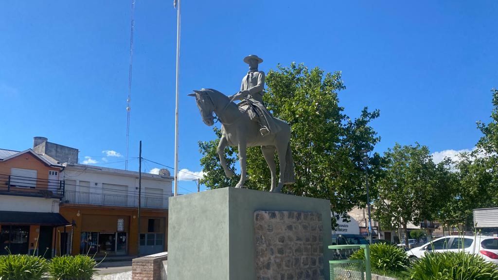 EN FECHA PATRIA SE INAUGURA EL MONUMENTO AL GAUCHO