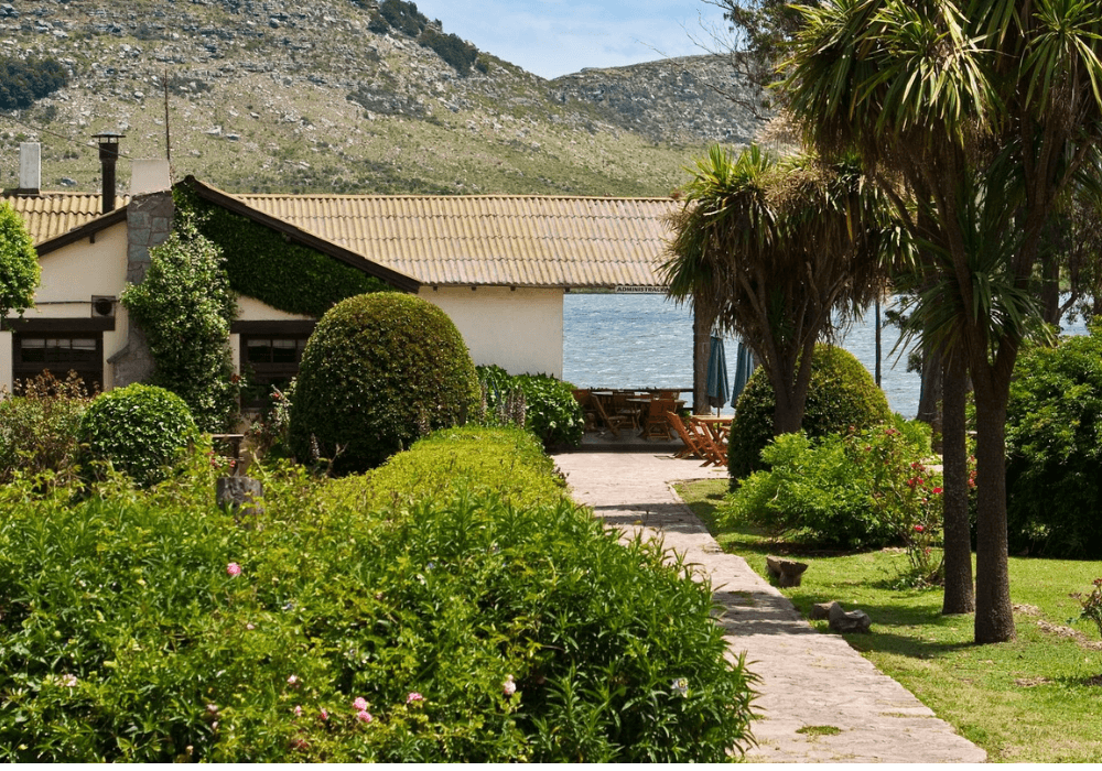 Ruca Lauquen (Cabañas y Camping) RN 226 Km 35,5